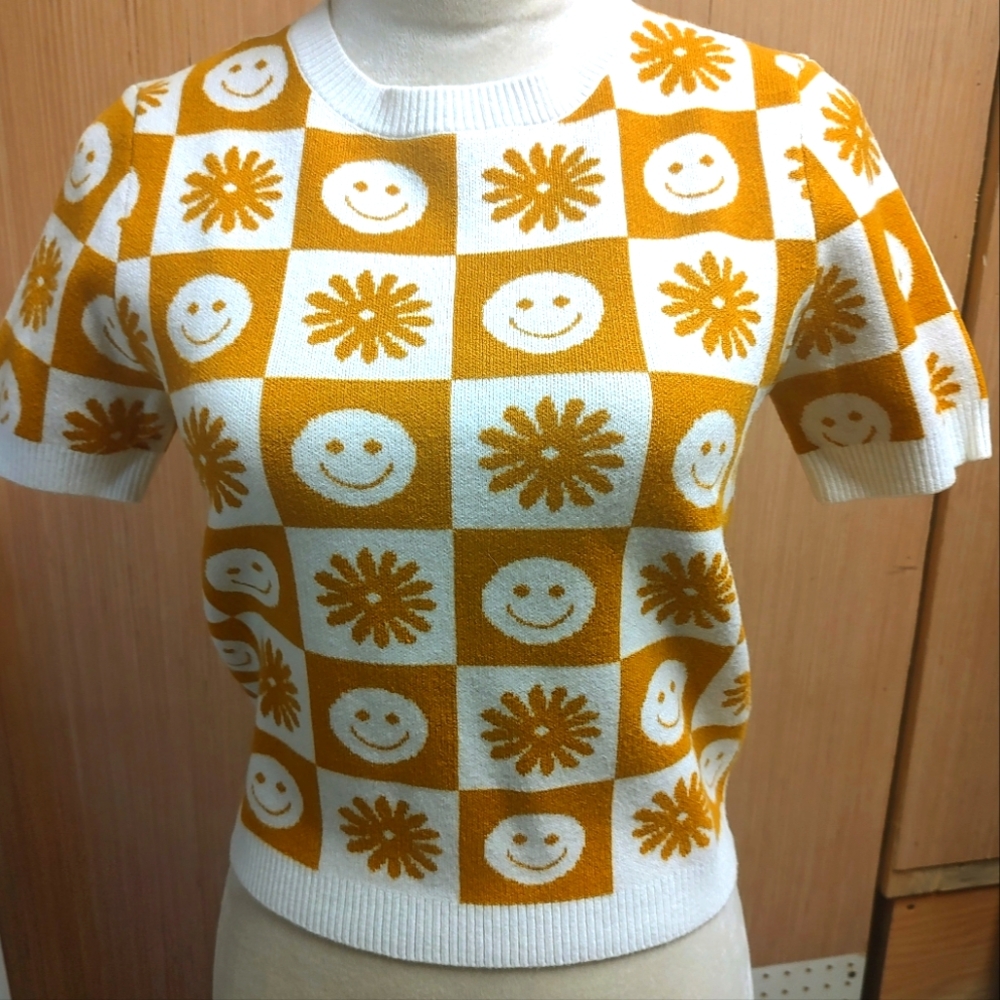 Forever 21 smiley sweater. New. Size large. - Picture 12 of 13